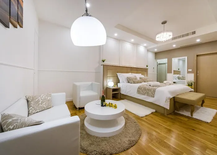 Peninsula Luxury Apartment *