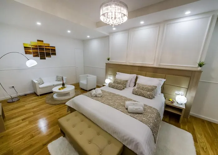 Peninsula Luxury Apartment *